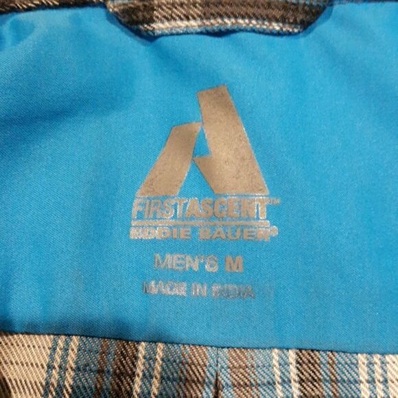Eddie Bauer, First Ascent, button down longsleeve. Mens medium., new condition - Picture 7 of 8